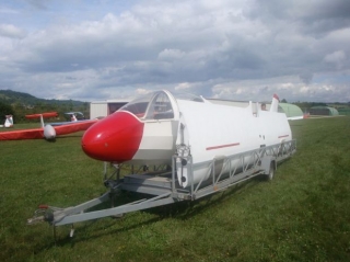  Planeador en su tráiler 